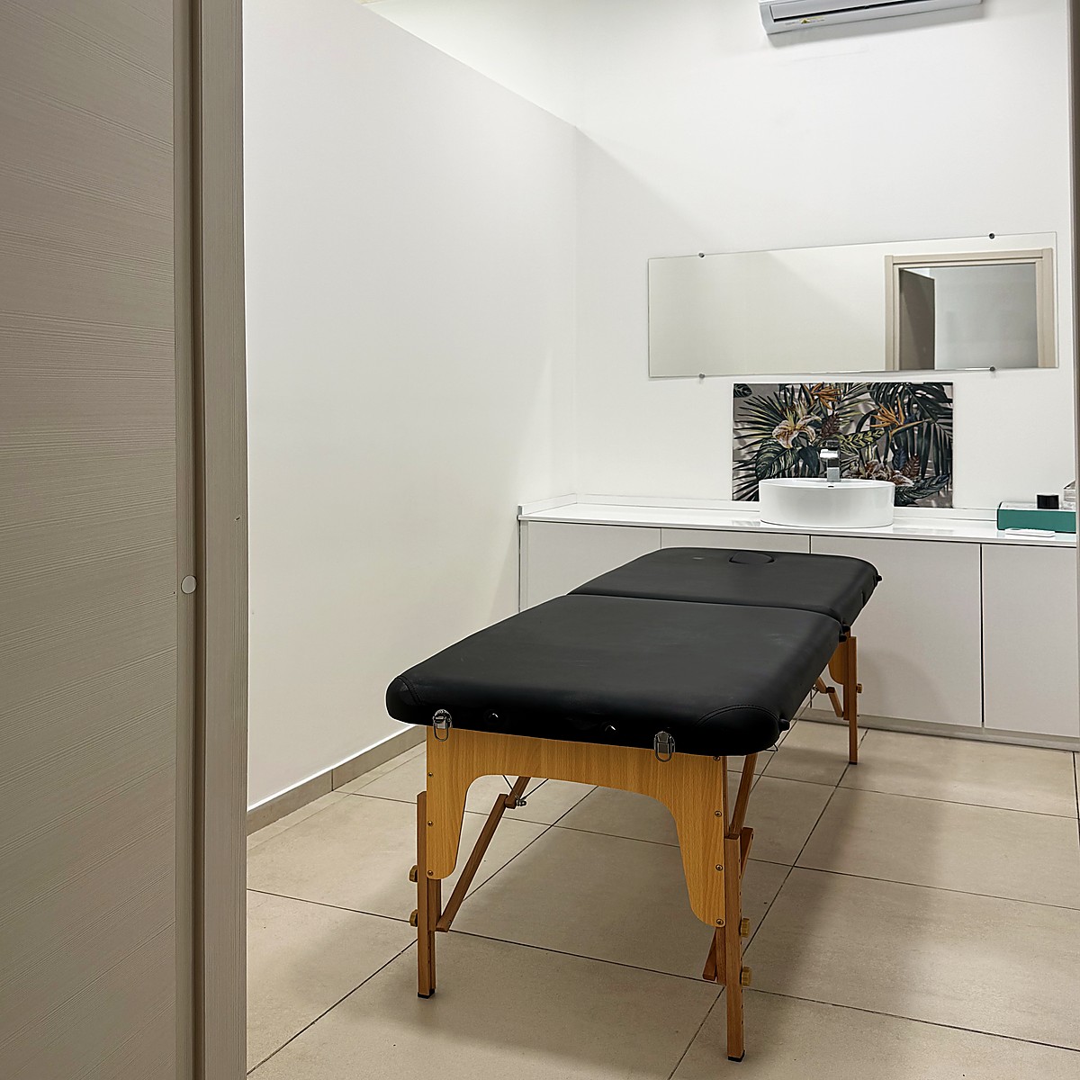 Cabina trattamenti con lettino professionale